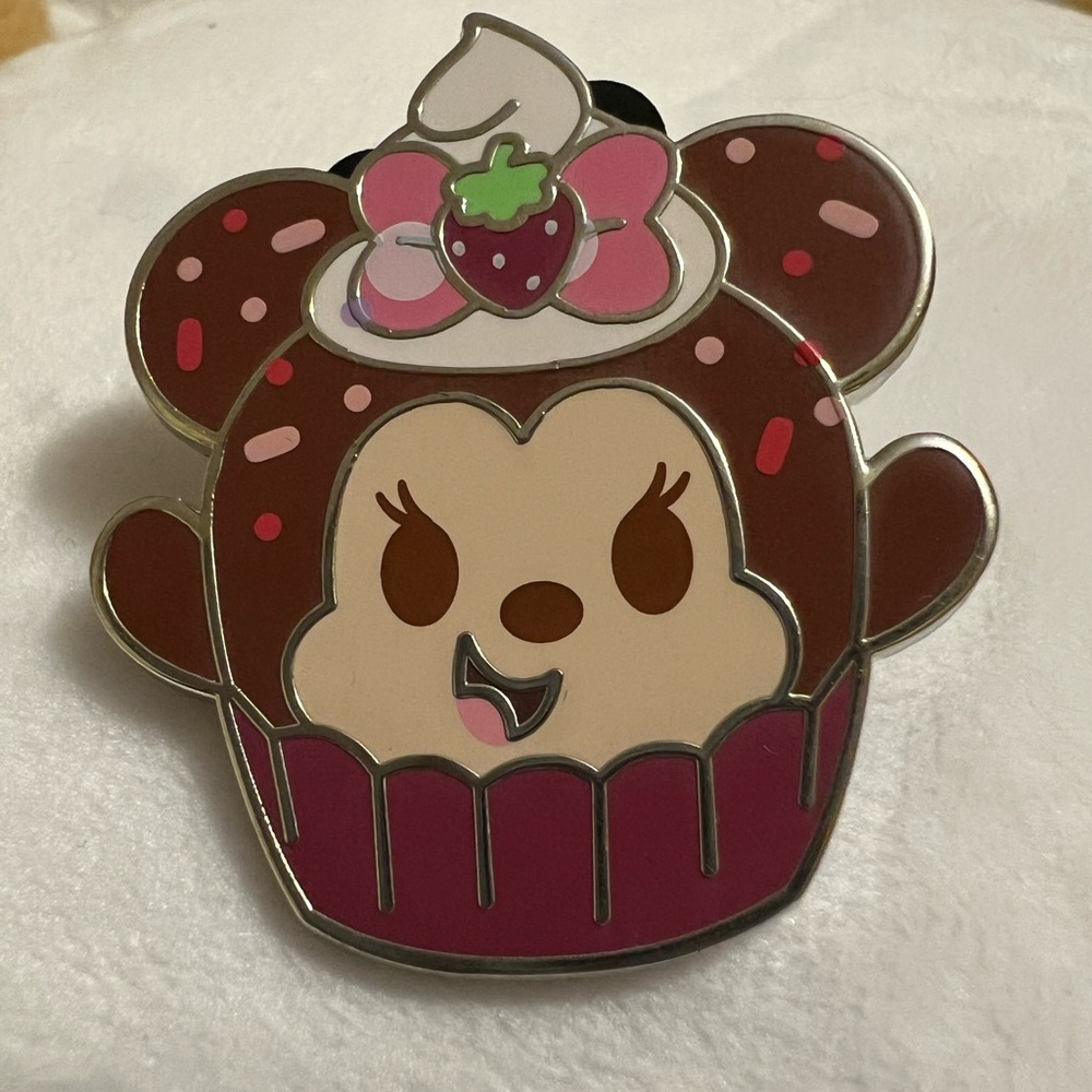 TRADE OR OBO Brand New Disney Parks Pin Trading Mystery Munchling Enamel